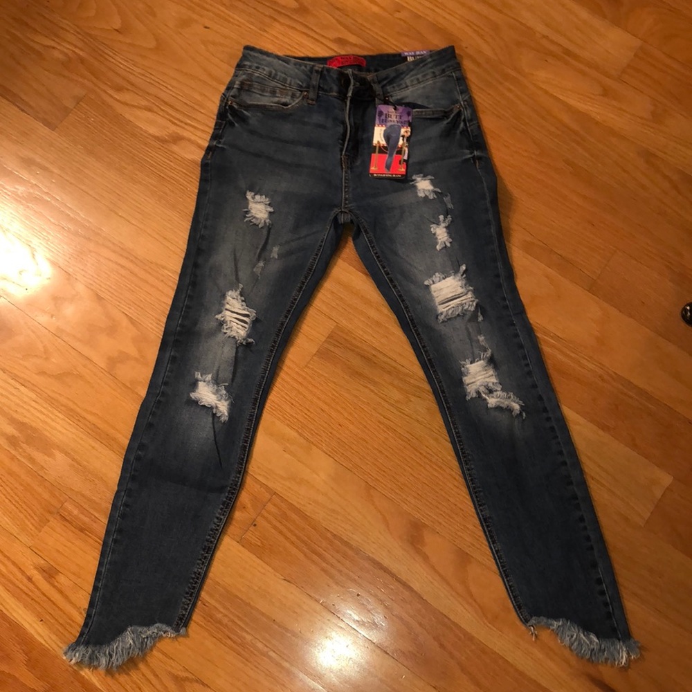 Distressed cropped jeans